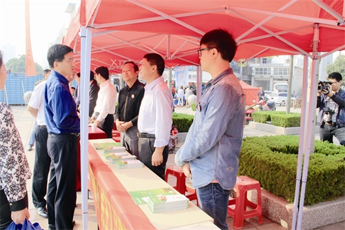 C:Documents and SettingsAdministrator桌面r4.JPG