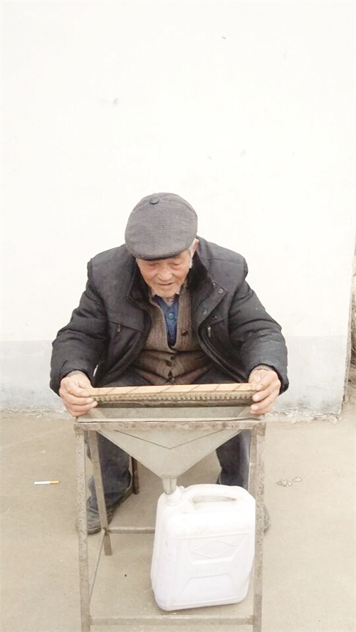 日报一版C2300336.jpg 日报一版C2300336.jpg