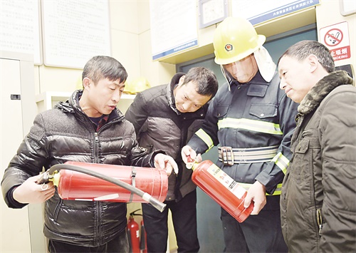 YUE日报一版1.jpg YUE日报一版1.jpg