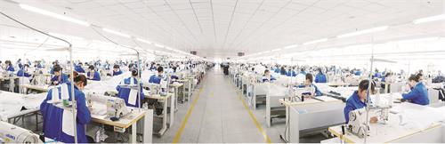 星星轻纺生产车间内一派繁忙景象.jpg 星星轻纺生产车间内一派繁忙景象.jpg