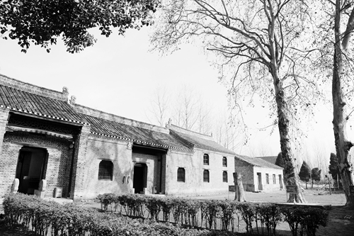 日报六版李氏庄园大院。记者 田凯平  摄.JPG