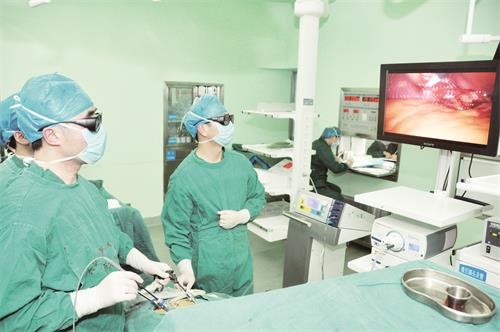 开展六安市首例3D腹腔镜.jpg