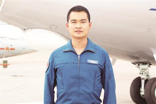 日报四版卢文杰.jpg 日报四版卢文杰.jpg