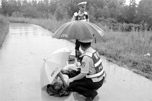 日报三版62807037.jpg 日报三版62807037.jpg