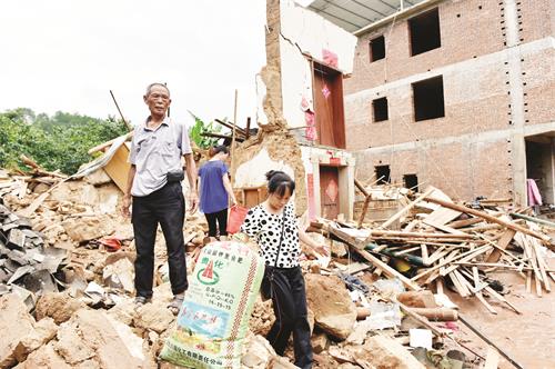 日报四版 71000283.JPG