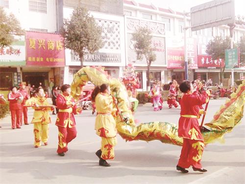 社会10叶集民族村群众开展文艺活动 .JPG