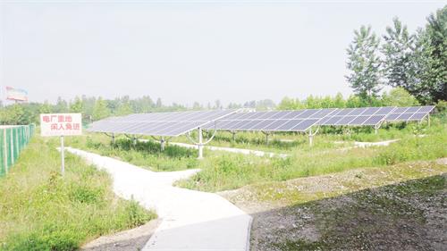 对口2市国土局、市扶贫办帮扶鲁大庄回民村建成60KW光伏电站.jpg