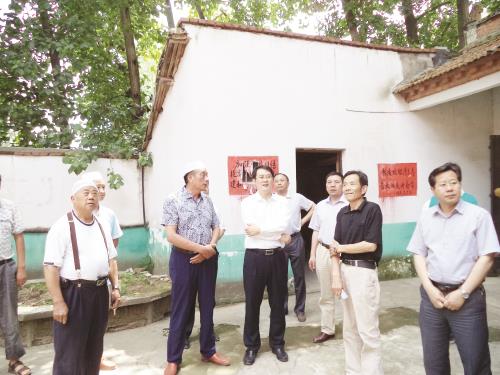 8市委副书记潘东旭视察叶集清真寺.JPG