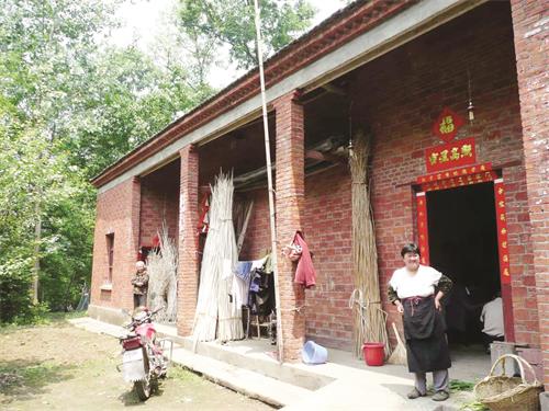 日报五版关心与厚爱.jpg 日报五版关心与厚爱.jpg