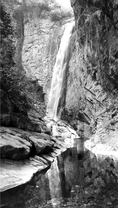 龙井峡龙井潭瀑布黑白.jpg