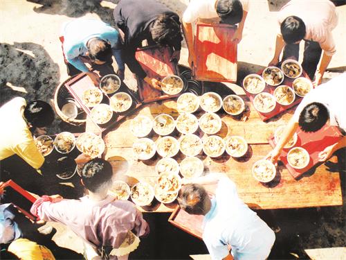 日报五版坐八大座.jpg 日报五版坐八大座.jpg