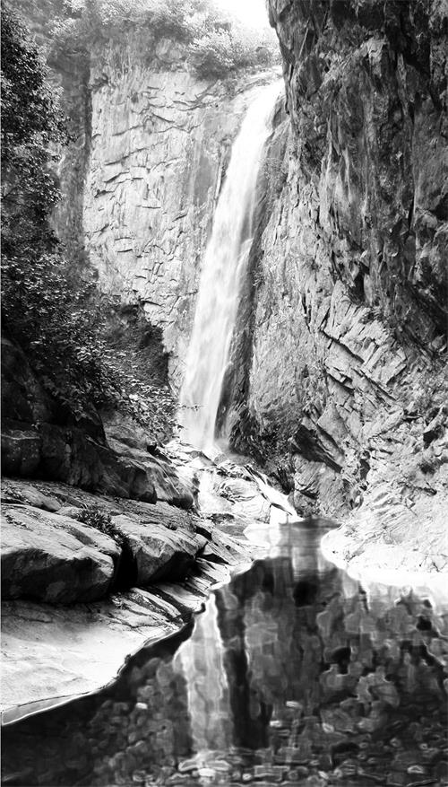 龙井潭瀑布黑白.jpg