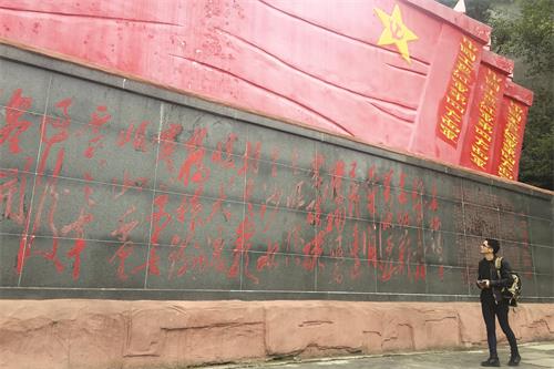 一版采访.jpg 一版采访.jpg