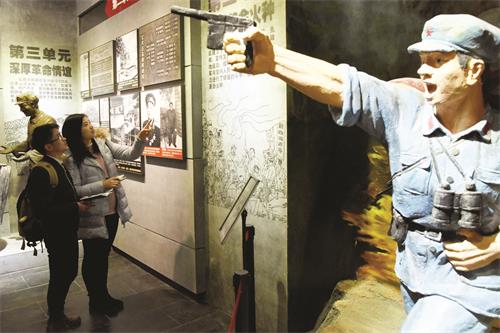 一版翻越夹金山纪念馆采访.jpg 一版翻越夹金山纪念馆采访.jpg