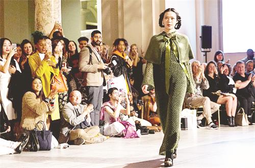 冯菲秀场照片13.jpg 冯菲秀场照片13.jpg