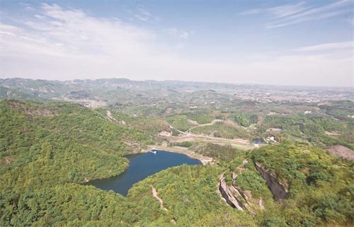 翡翠湖.jpg 翡翠湖.jpg