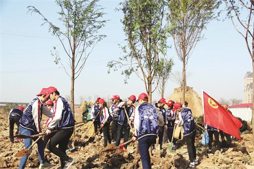 八版植树  杨曙义.jpg 八版植树  杨曙义.jpg