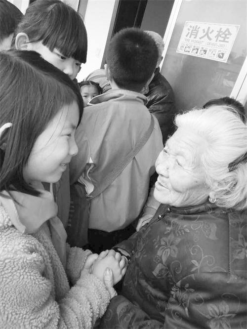 QQ日报七版113.jpg