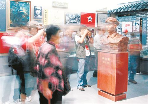 日报一版二等奖 0503 红色印象(浔阳晚报顾伟东).jpg 日报一版二等奖 0503 红色印象(浔阳晚报顾伟东).jpg