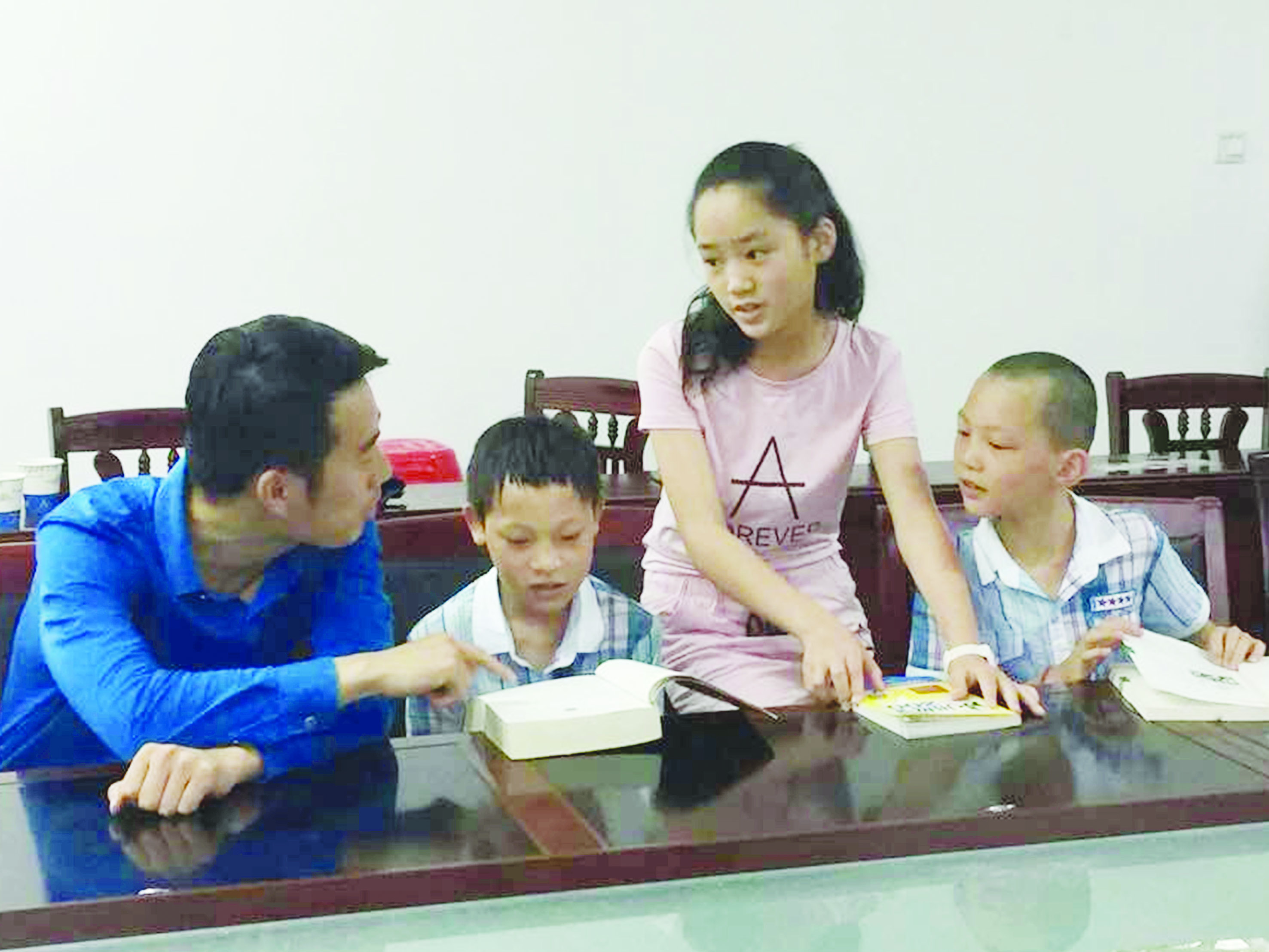 寨县在洪水中失去家人的孤儿.jpg 寨县在洪水中失去家人的孤儿.jpg