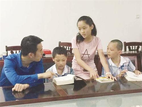 寨县在洪水中失去家人的孤儿.jpg 寨县在洪水中失去家人的孤儿.jpg