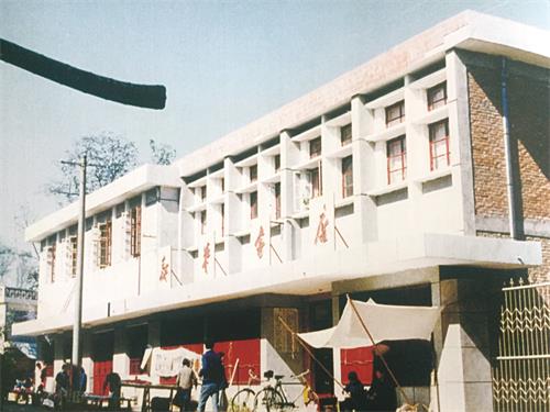 新华书店.JPG 新华书店.JPG