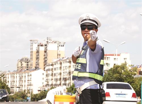 1版0719 交警指挥.JPG