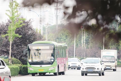 五版日报公交车_2.JPG 五版日报公交车_2.JPG