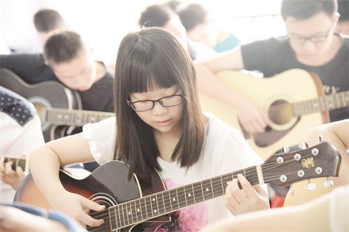 82200日报五5.jpg 82200日报五5.jpg