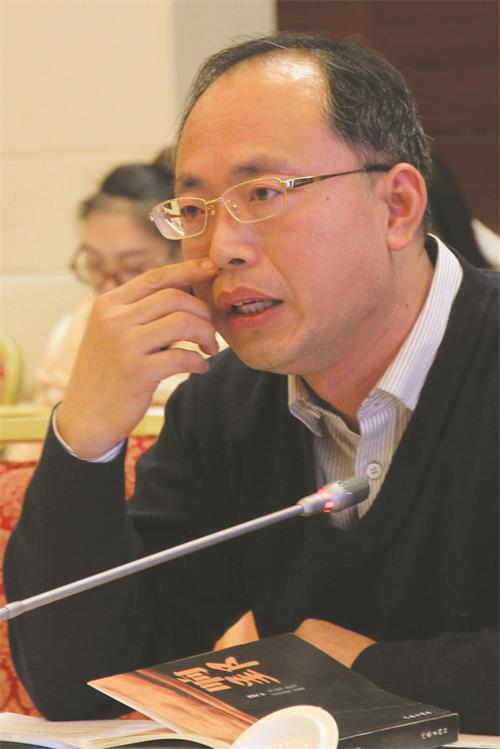 五著名评论家  师力斌.jpg