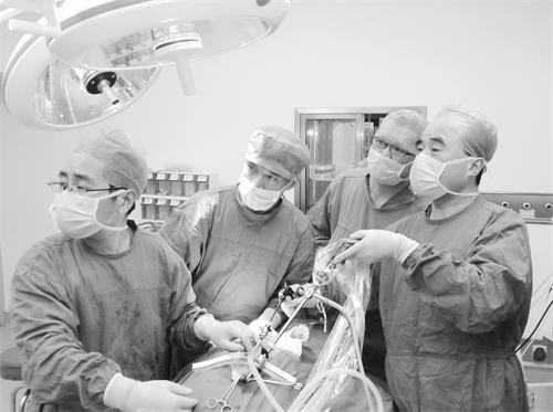 微创手术26七版.jpg 微创手术26七版.jpg