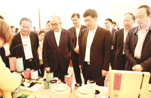 IMG28日日报一版1.JPG IMG28日日报一版1.JPG