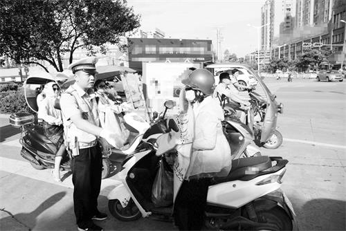 三版81400207.jpg 三版81400207.jpg