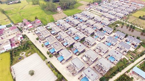 淠东乡童店美丽乡村。本报记者 田凯平 摄..JPG