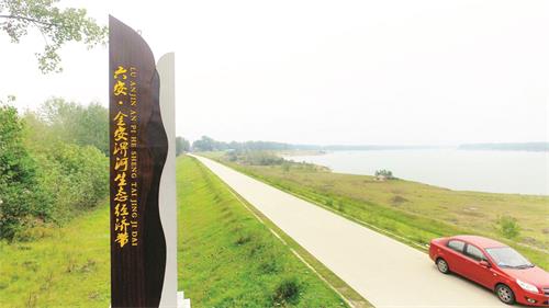 淠河生态经济带淠东乡段。本报记者 田凯平 摄..JPG