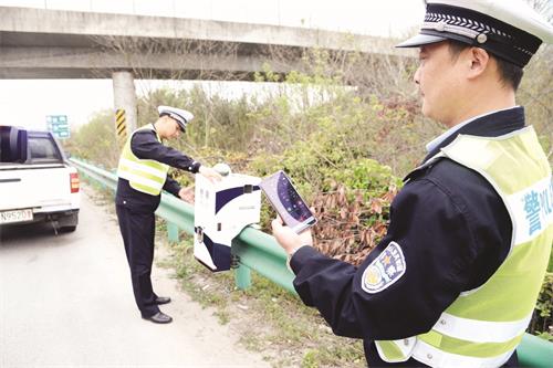 一版高速公路上的_2.jpg